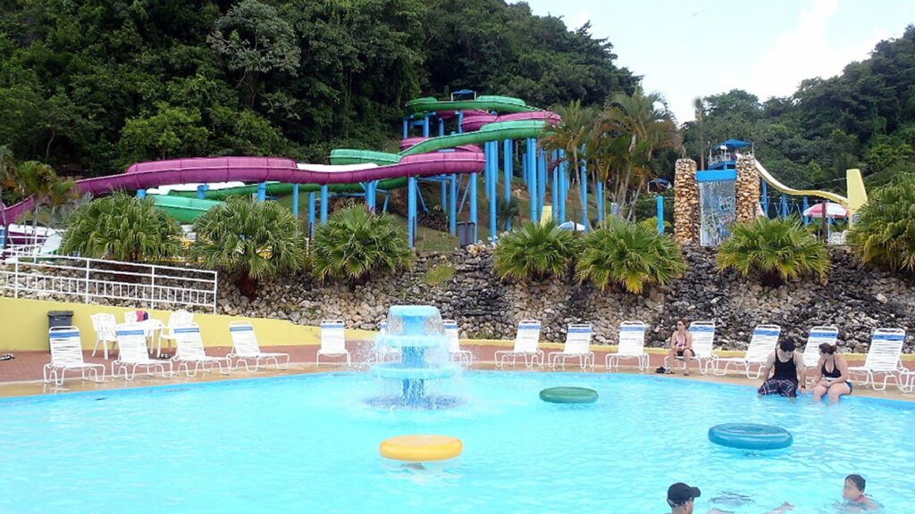 Locais para visitar em sua viagem para Porto Rico Parque Aquático Las Cascadas (Aguadilla)